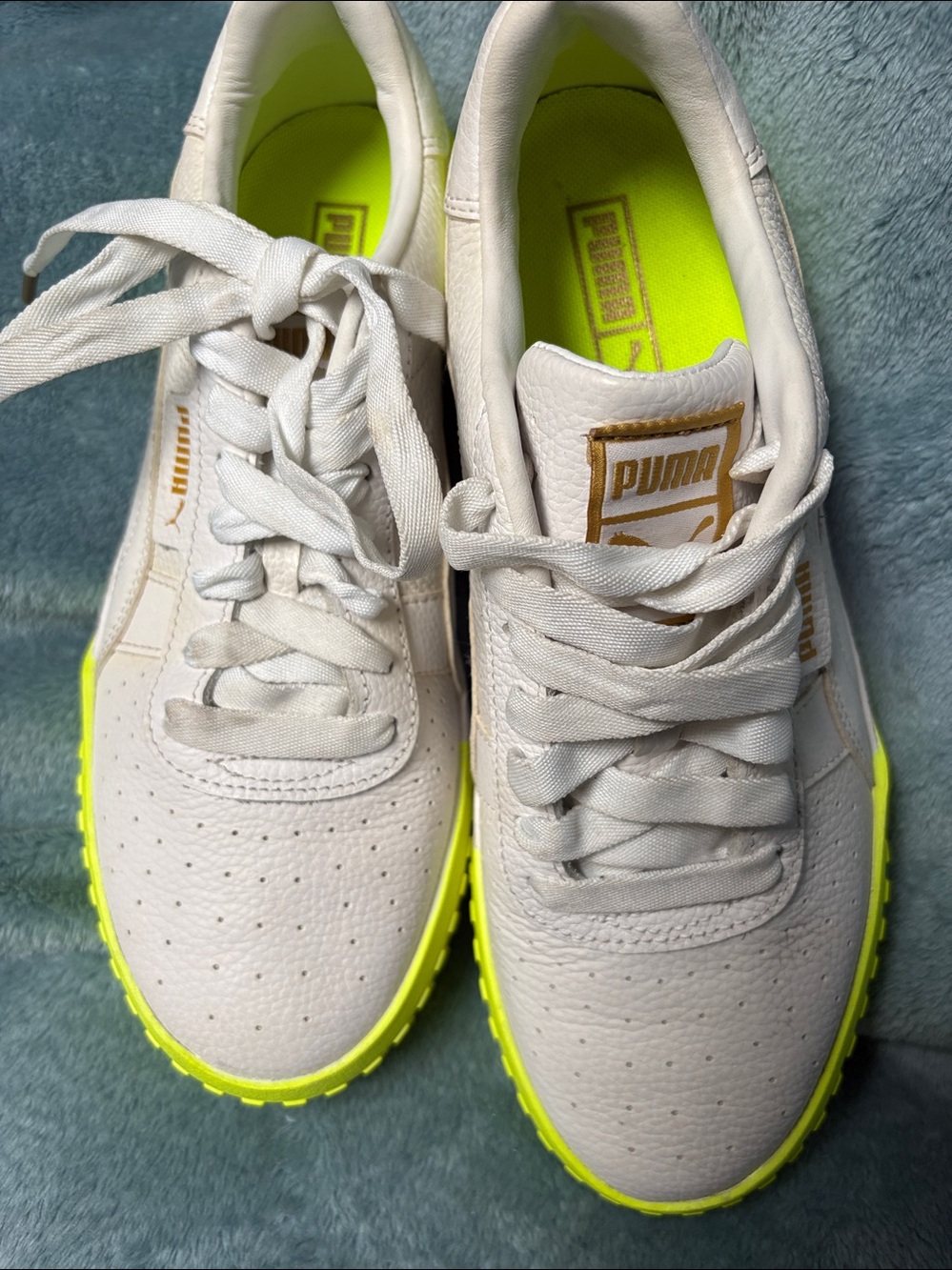 Puma Women’s White Sneakers with Neon Yellow Sole NWT size 10
